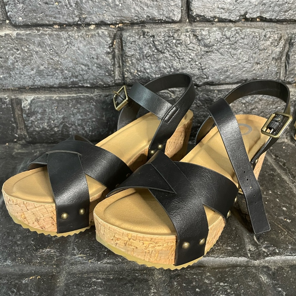 Journee Collection Valentina Sandal size 7 black